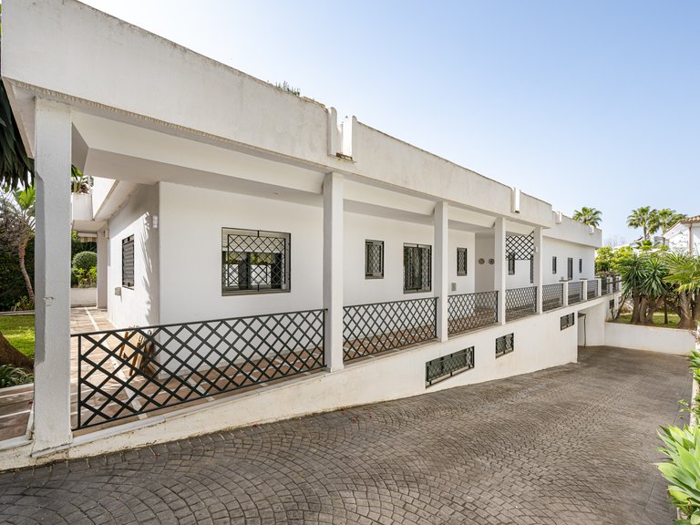 Villa for Sale in Marbella Golden Mile, Marbella, Malaga 24