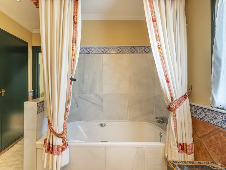Villa for Sale in Marbella Golden Mile, Marbella, Malaga 14