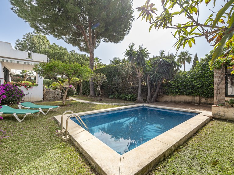 Villa for Sale in Marbella Golden Mile, Marbella, Malaga 21