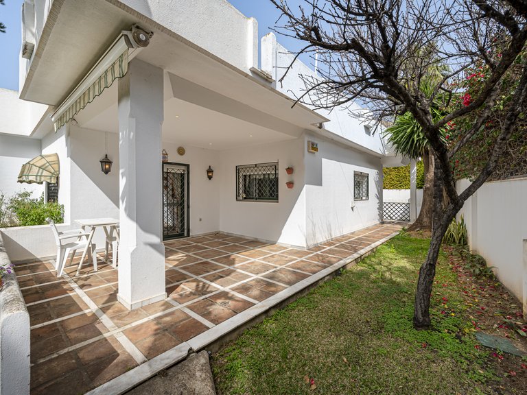 Villa for Sale in Marbella Golden Mile, Marbella, Malaga 19