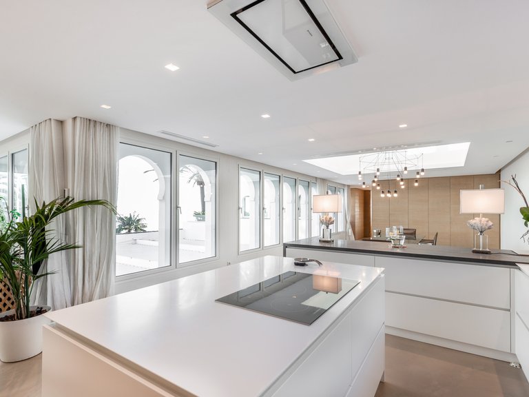 Penthouse for Sale in Marbella Golden Mile, Marbella, Malaga 9