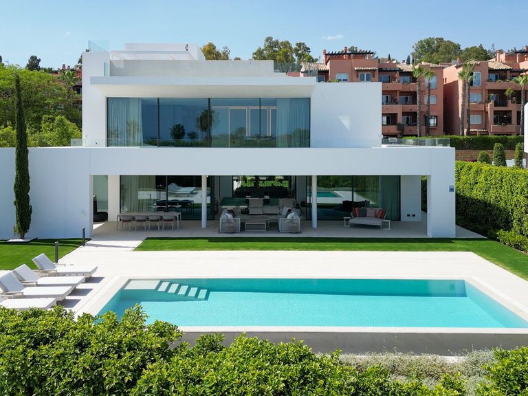 Villa for Sale in Marbella Golden Mile, Marbella, Malaga 4