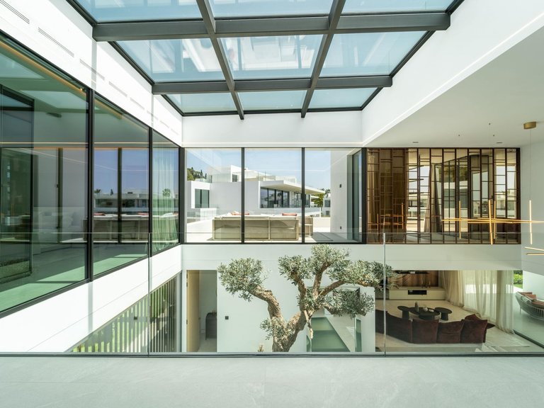 Villa for Sale in Marbella Golden Mile, Marbella, Malaga 18