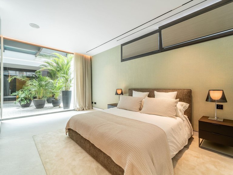 Villa for Sale in Marbella Golden Mile, Marbella, Malaga 14