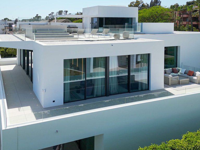 Villa for Sale in Marbella Golden Mile, Marbella, Malaga 21
