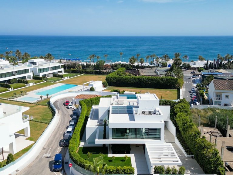 Villa for Sale in Marbella Golden Mile, Marbella, Malaga 8