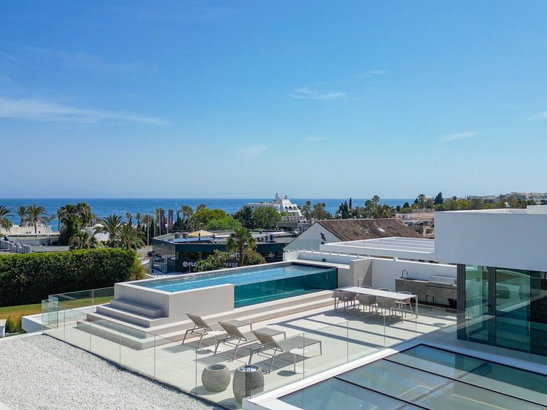 Villa for Sale in Marbella Golden Mile, Marbella, Malaga 27