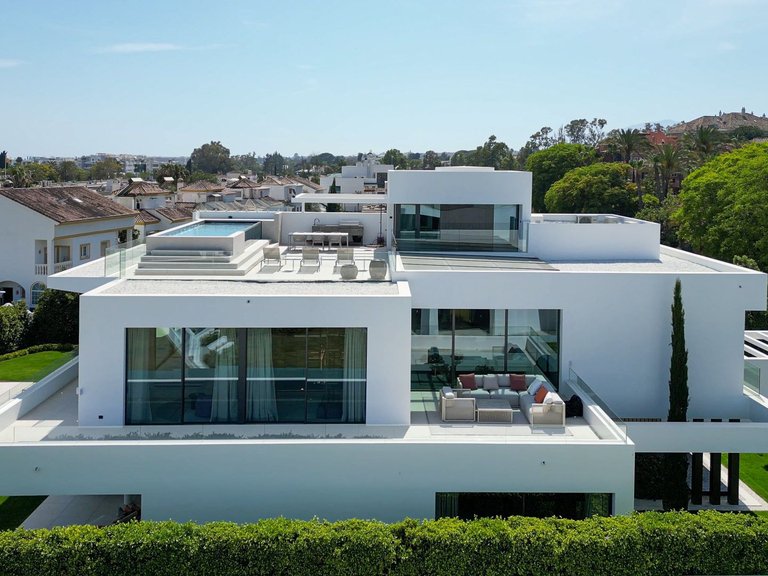 Villa for Sale in Marbella Golden Mile, Marbella, Malaga 11