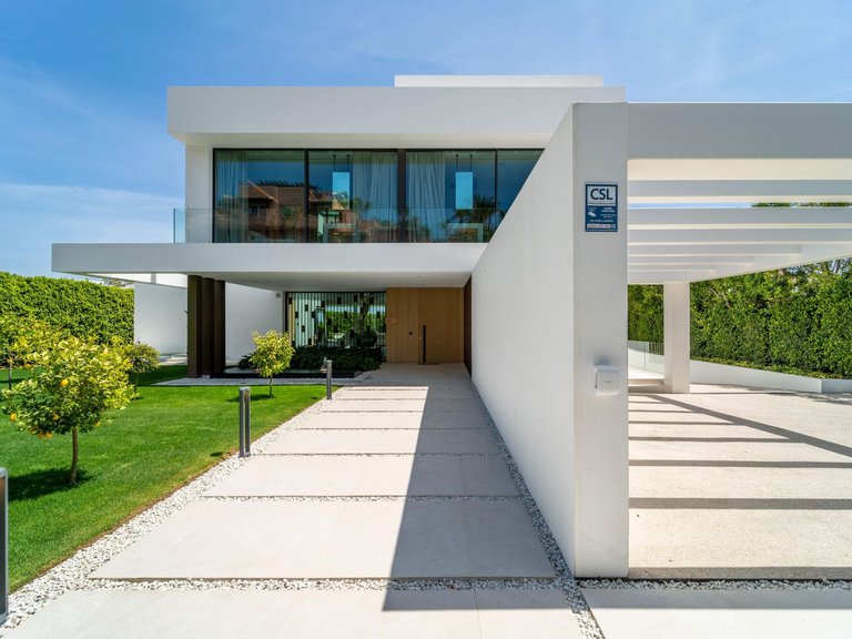 Villa for Sale in Marbella Golden Mile, Marbella, Malaga 13