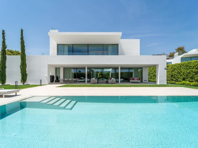 Villa for Sale in Marbella Golden Mile, Marbella, Malaga 17