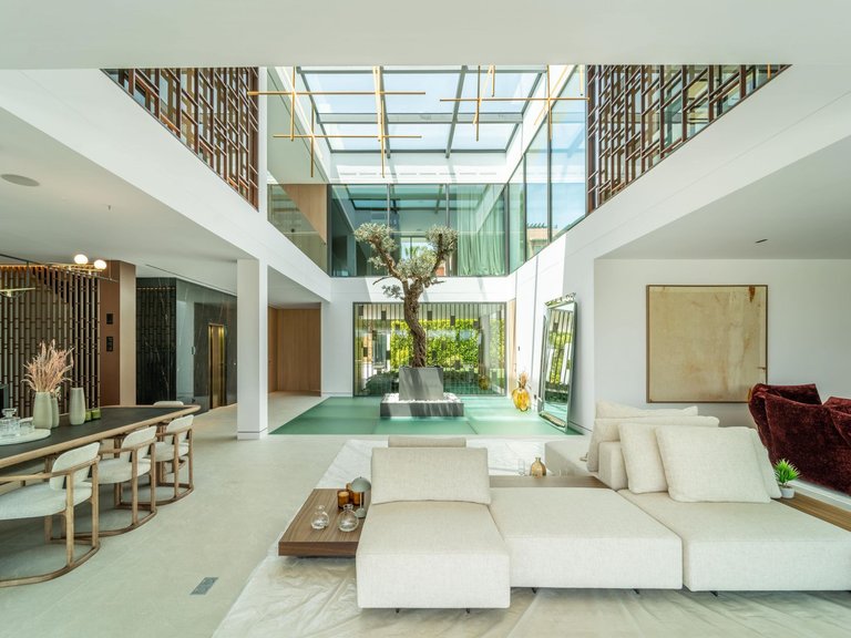 Villa for Sale in Marbella Golden Mile, Marbella, Malaga 1