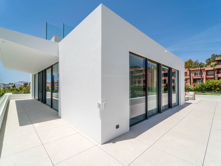 Villa for Sale in Marbella Golden Mile, Marbella, Malaga 41