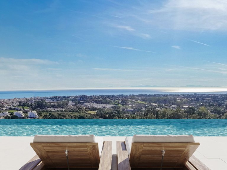 Villa for Sale in El Herrojo, Benahavis, Malaga 2
