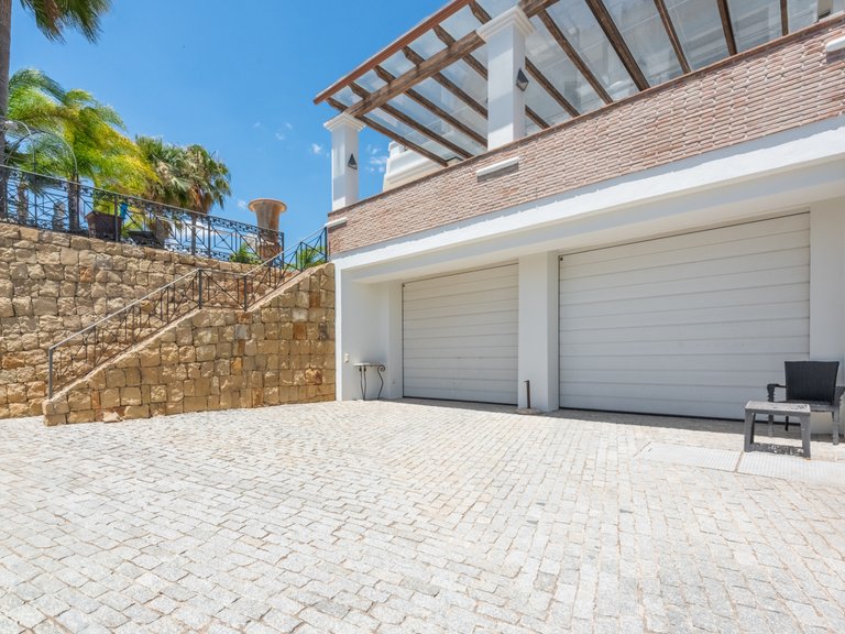 Villa for Sale in Los Arqueros, Benahavis, Malaga 7