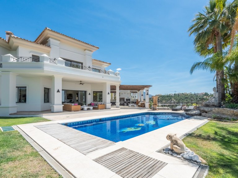 Villa for Sale in Los Arqueros, Benahavis, Malaga 44