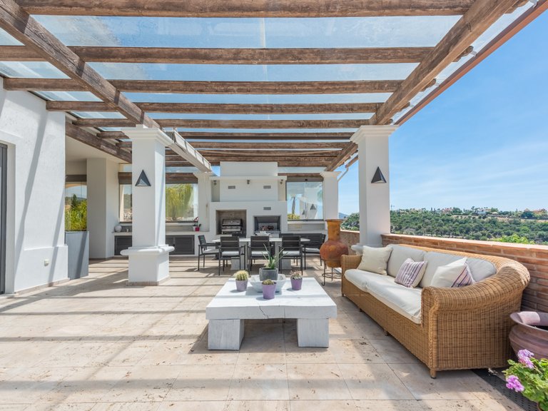 Villa for Sale in Los Arqueros, Benahavis, Malaga 16