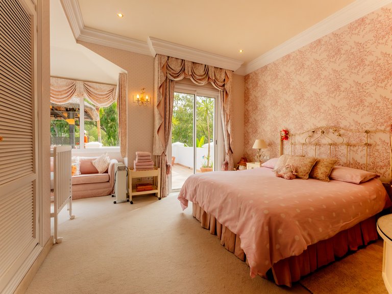 Villa for Sale in Benahavis, Malaga 5