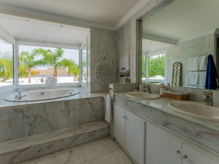 Villa for Sale in Benahavis, Malaga 28