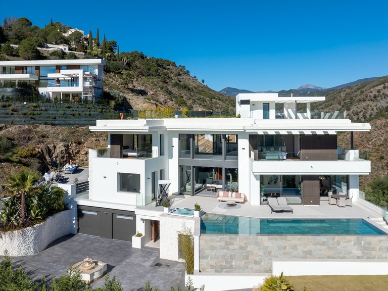 Villa for Sale in Benahavis, Malaga 5