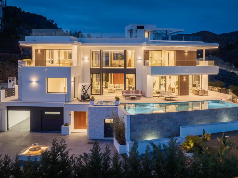 Villa for Sale in Benahavis, Malaga 11