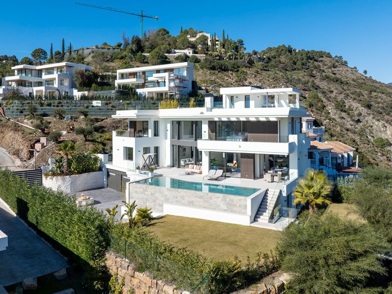 Villa for Sale in Benahavis, Malaga 3