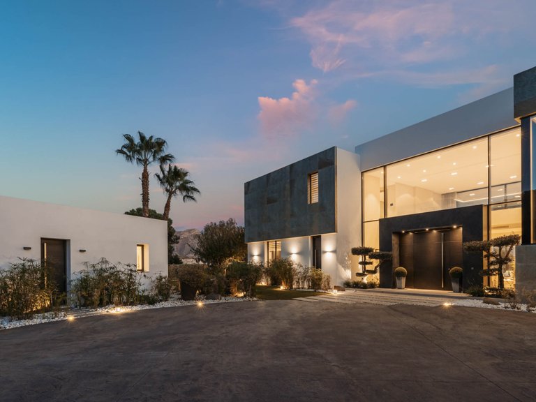 Villa for Sale in Benahavis, Malaga 34