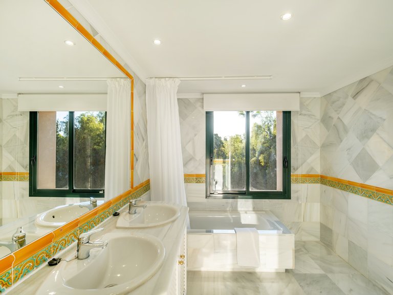 Apartment for Sale in Benahavis, Malaga 14