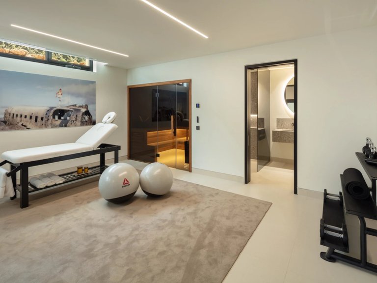 Villa for Sale in Nueva Andalucia, Marbella, Malaga 32