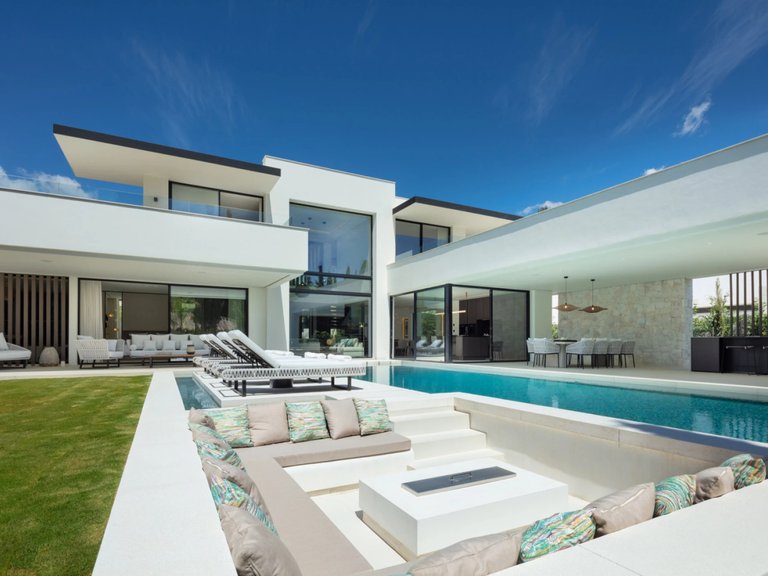Villa for Sale in Nueva Andalucia, Marbella, Malaga 23