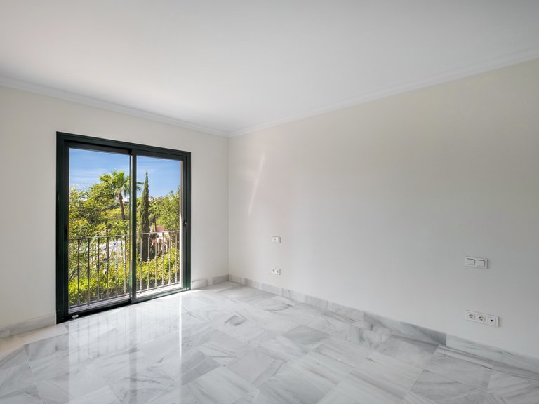 Apartment for Sale in Benahavis, Malaga 11