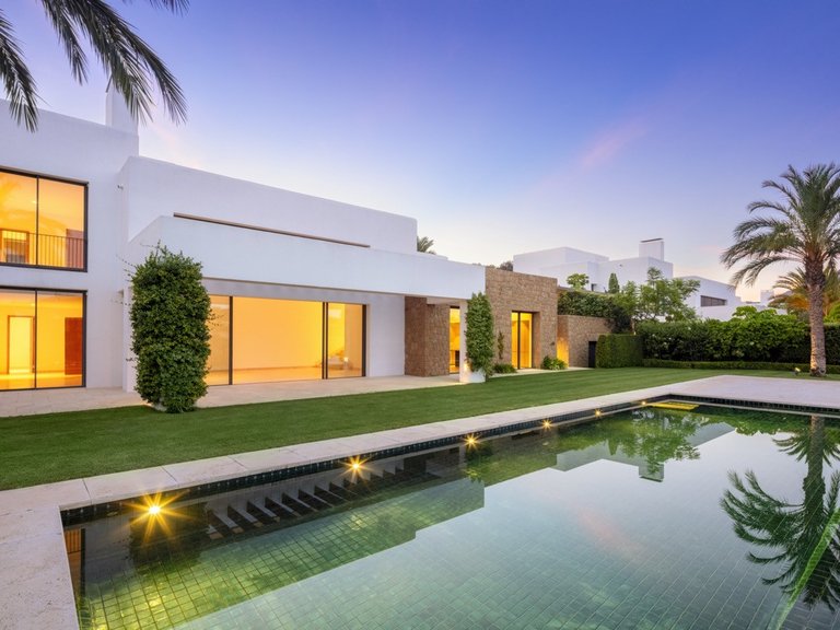 Villa for Sale in Casares del Sol - Casares Golf, Casares, Malaga 12