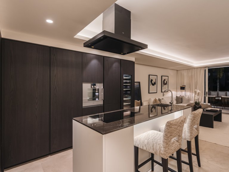 Apartment for Sale in Marbella Golden Mile, Marbella, Malaga 25