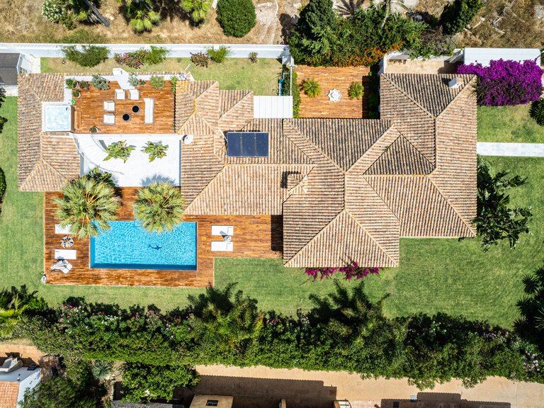Villa for Sale in Marbella Este, Marbella, Malaga 8