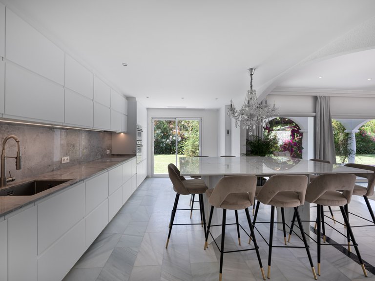 Villa for Sale in Marbella Este, Marbella, Malaga 14