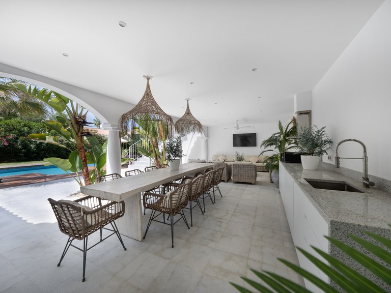 Villa for Sale in Marbella Este, Marbella, Malaga 10