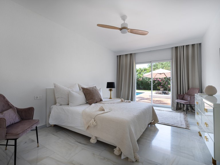 Villa for Sale in Marbella Este, Marbella, Malaga 9
