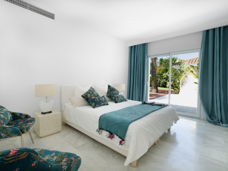 Villa for Sale in Marbella Este, Marbella, Malaga 13
