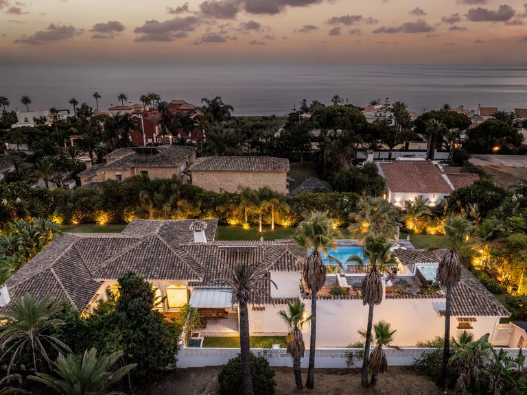 Villa for Sale in Marbella Este, Marbella, Malaga 2