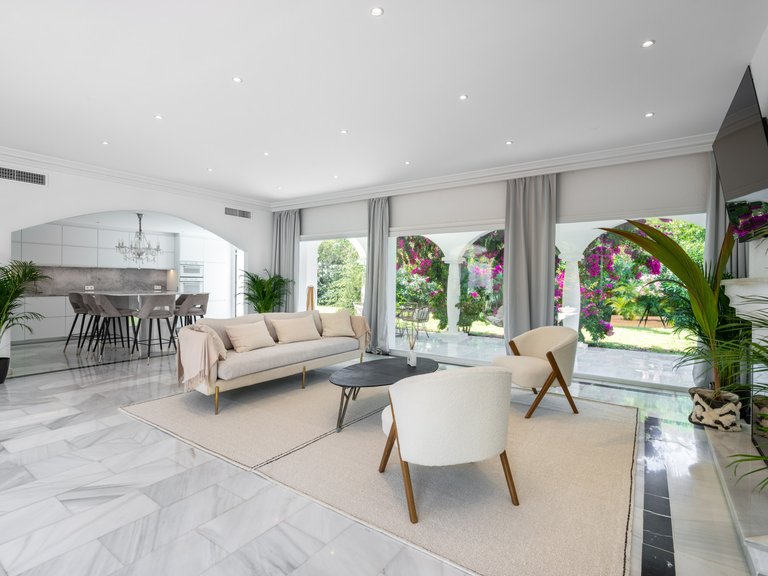 Villa for Sale in Marbella Este, Marbella, Malaga 7