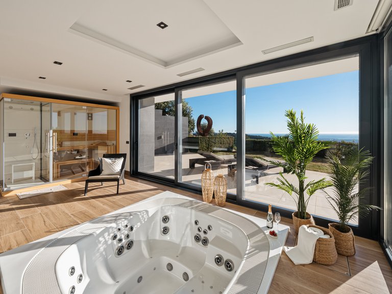 Villa for Sale in Sotogrande, Cadiz 2