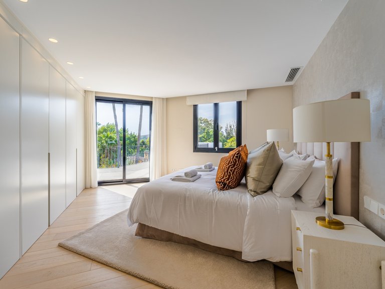 Villa for Sale in Estepona, Malaga 11