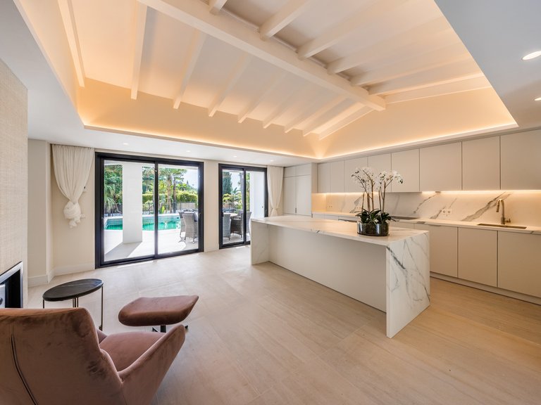 Villa for Sale in Estepona, Malaga 7