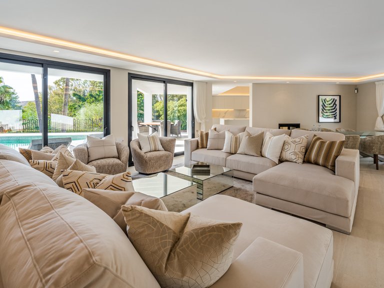 Villa for Sale in Estepona, Malaga 10
