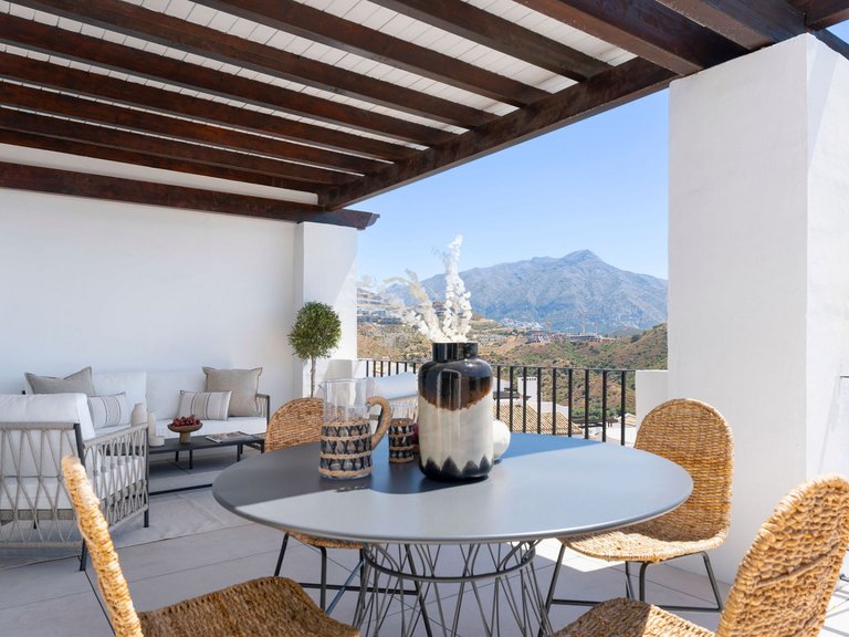 Penthouse for Sale in Altos de La Quinta, Benahavis, Malaga 6