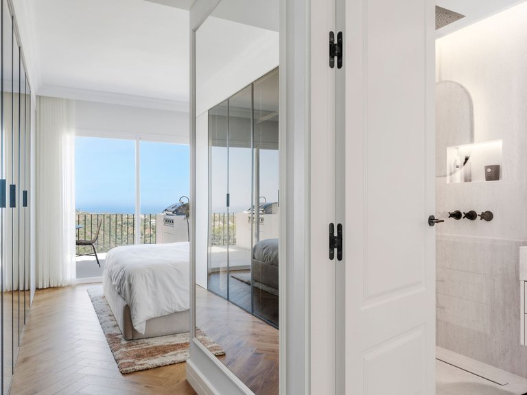 Penthouse for Sale in Altos de La Quinta, Benahavis, Malaga 23
