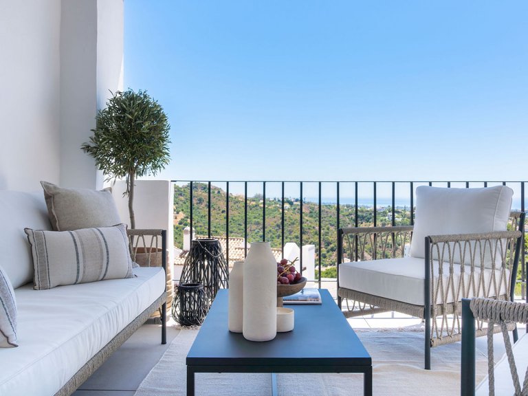 Penthouse for Sale in Altos de La Quinta, Benahavis, Malaga 12