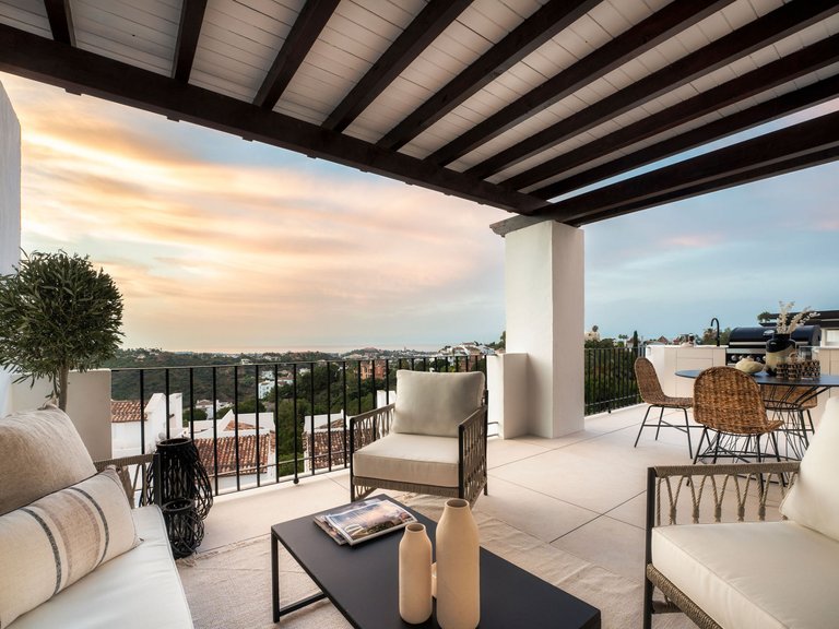 Penthouse for Sale in Altos de La Quinta, Benahavis, Malaga 2