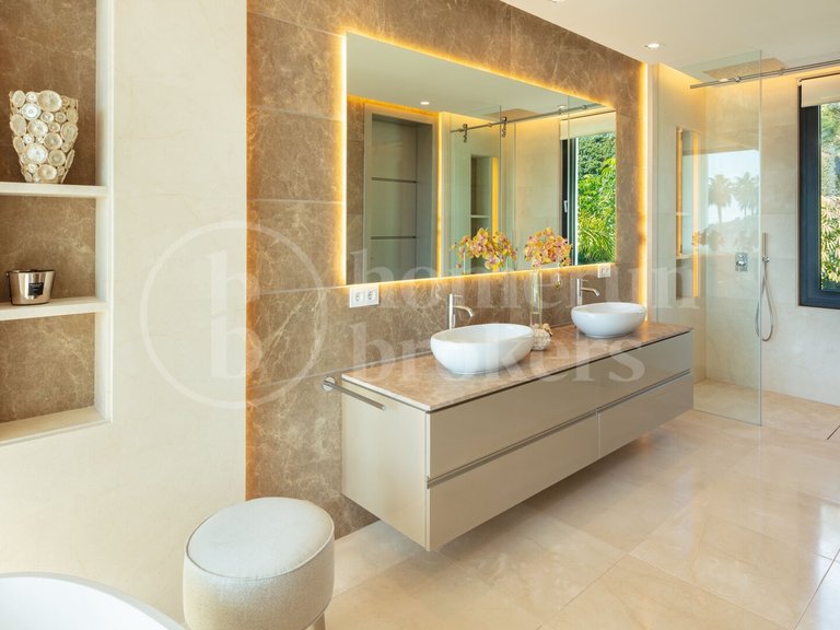 Villa for Sale in Nueva Andalucia, Marbella, Malaga 26