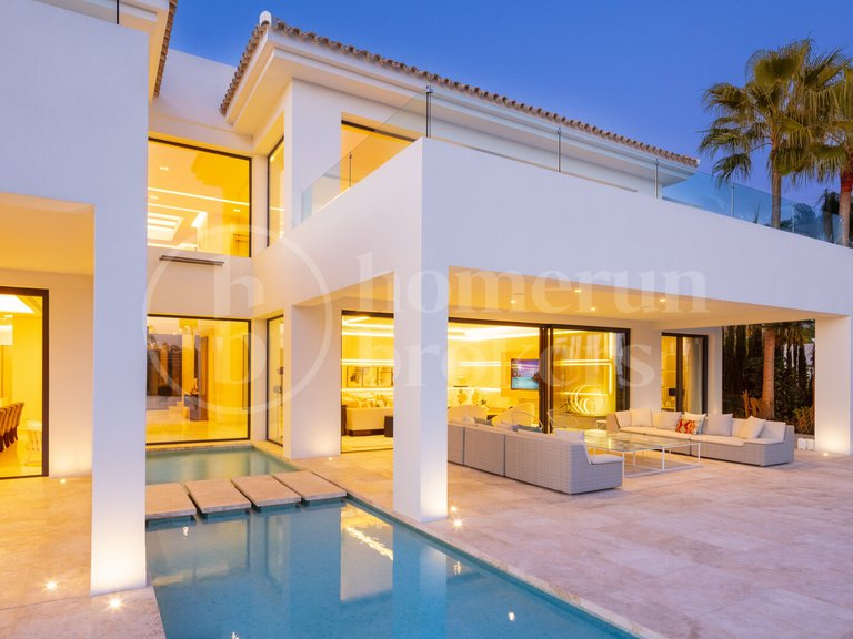 Villa for Sale in Nueva Andalucia, Marbella, Malaga 14