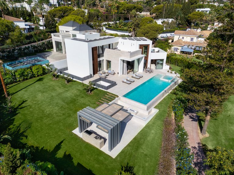 Villa for Sale in Nueva Andalucia, Marbella, Malaga 15